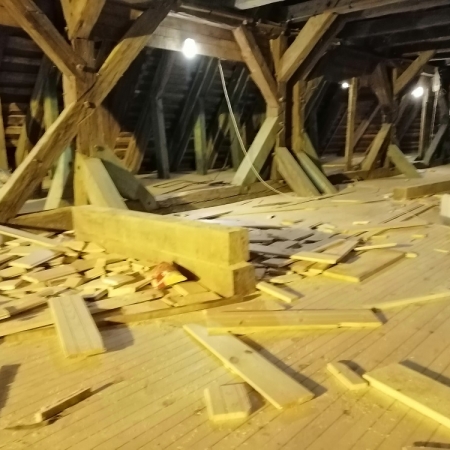 Trwa remont więźby dachowej Kościoła Parafialnego w Dobrzykowie